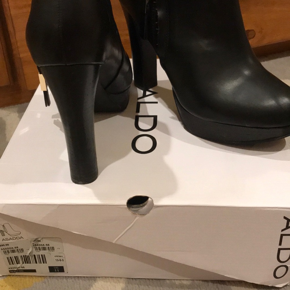 ALMOST NEW — lightly worn —Women’s heels